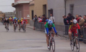 Sprint final entre Antonio Snchez y Ramn La Torre